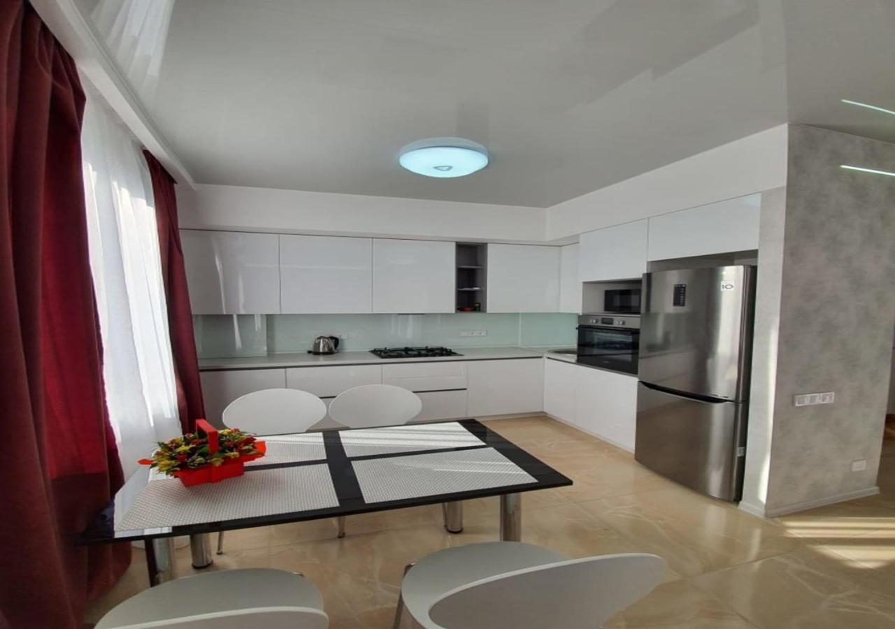 Lux New Apartment 2019 Kharkiv Extérieur photo