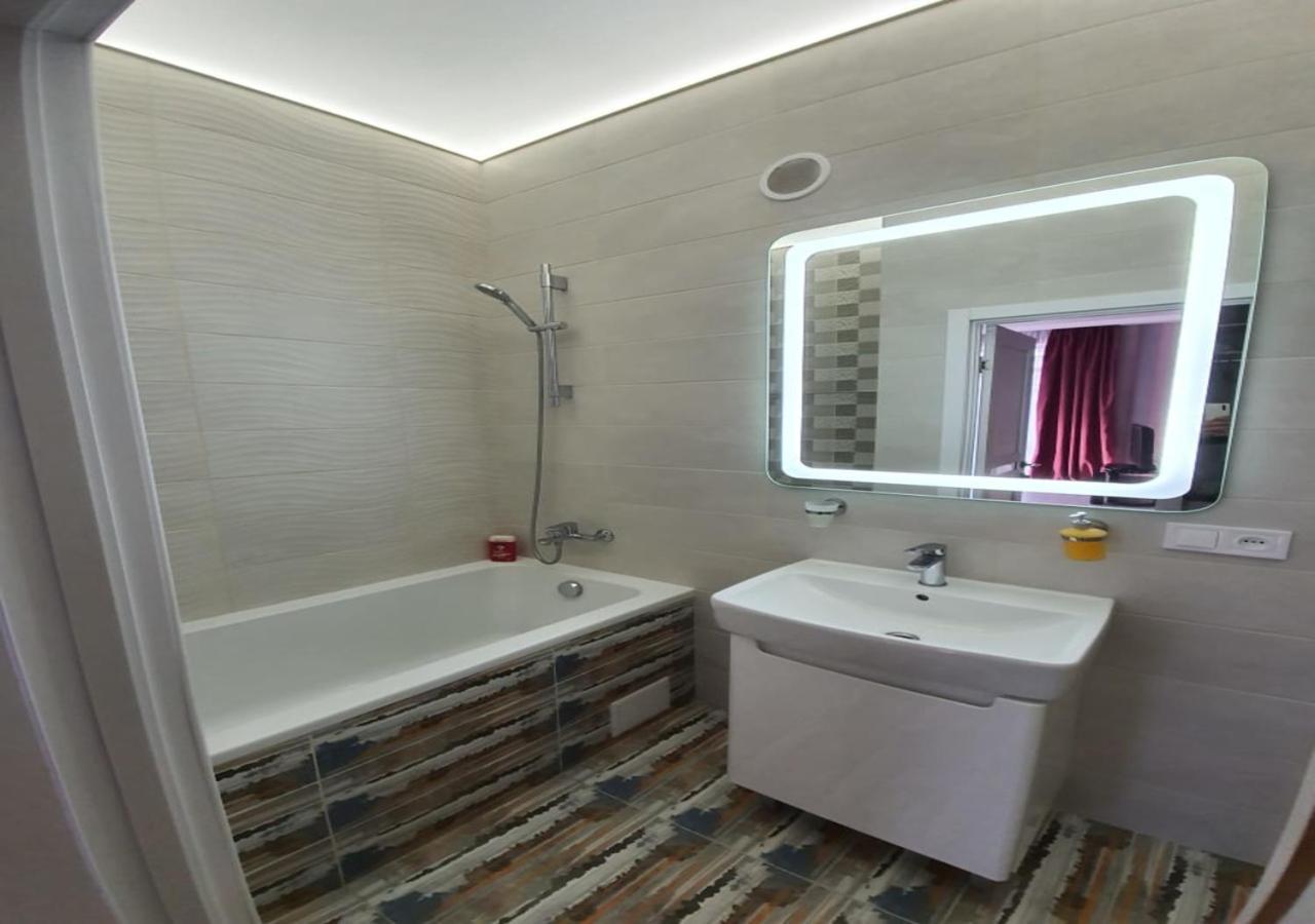 Lux New Apartment 2019 Kharkiv Extérieur photo